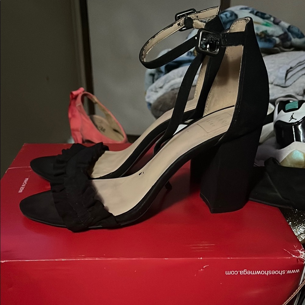 Elegant Black Heeled Sandals